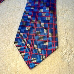 Hermes 100% silk necktie. blue with red geometric pattern. 932 IA. 3.5” wide.